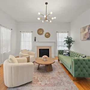 Modern Moroccan W/ Firepit, Bbq + Game Room! Holiday home Tampa